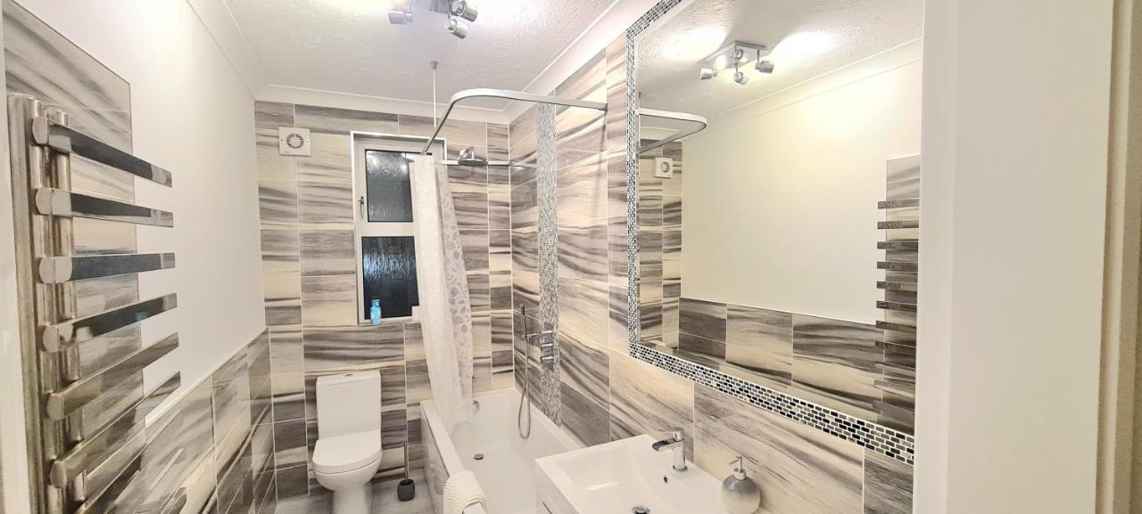 Spacious 3 Bed Flat Near The Sea With Parking Bournemouth Bagian luar foto