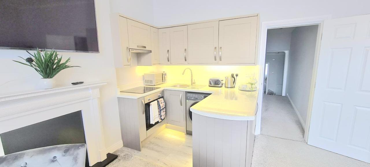 Spacious 3 Bed Flat Near The Sea With Parking Bournemouth Bagian luar foto