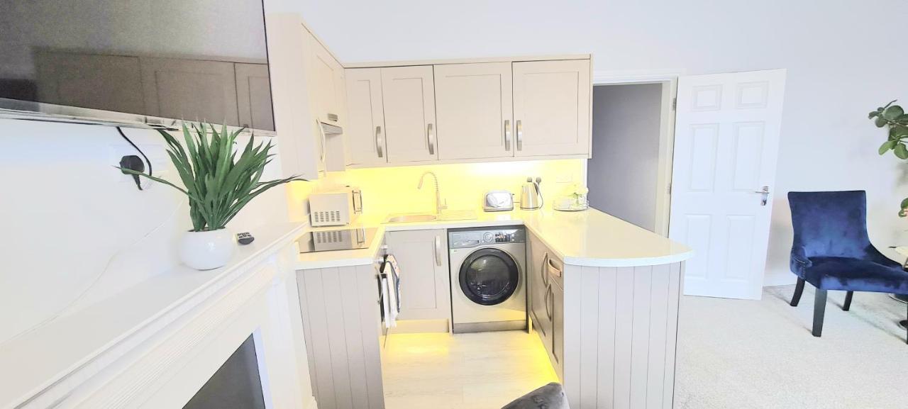 Spacious 3 Bed Flat Near The Sea With Parking Bournemouth Bagian luar foto