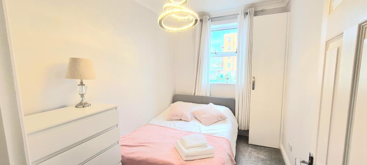 Spacious 3 Bed Flat Near The Sea With Parking Bournemouth Bagian luar foto